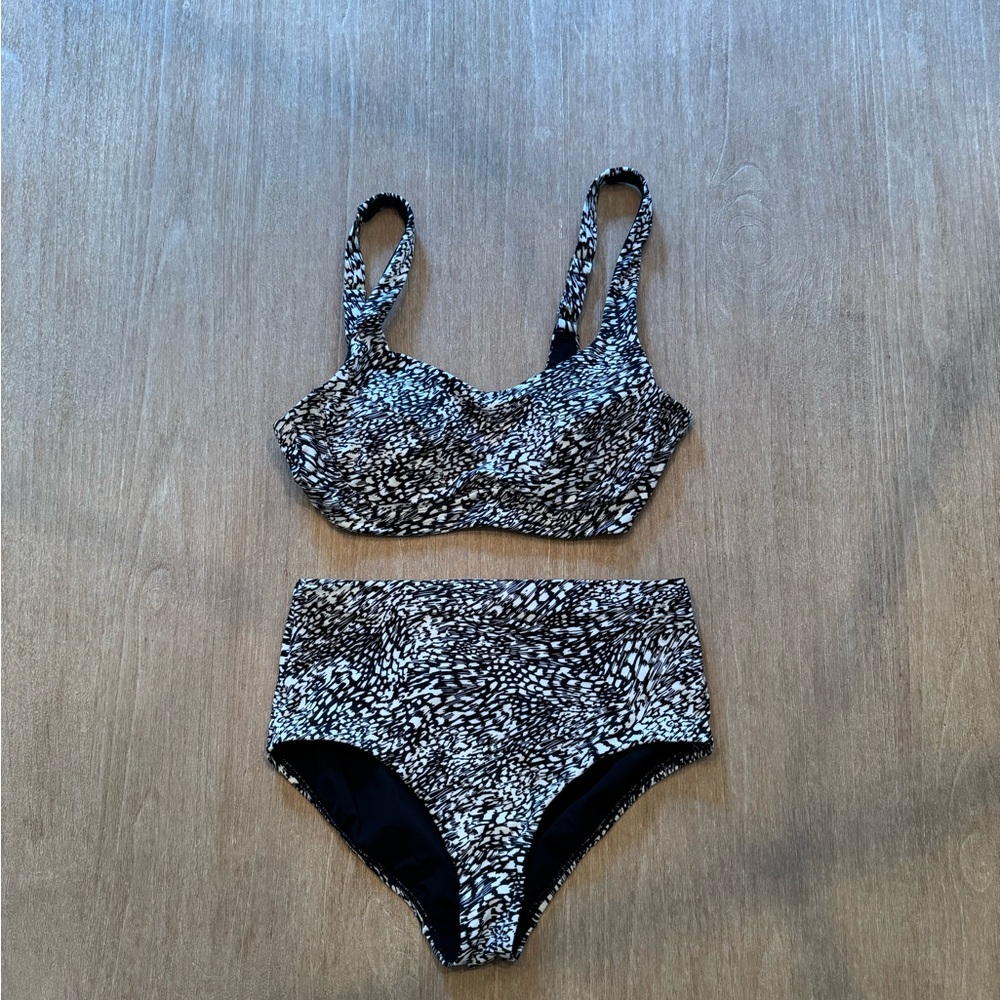 Athleta Swim Bathing Suit Underwire White Black Spot Top Small bottom 34B/C
